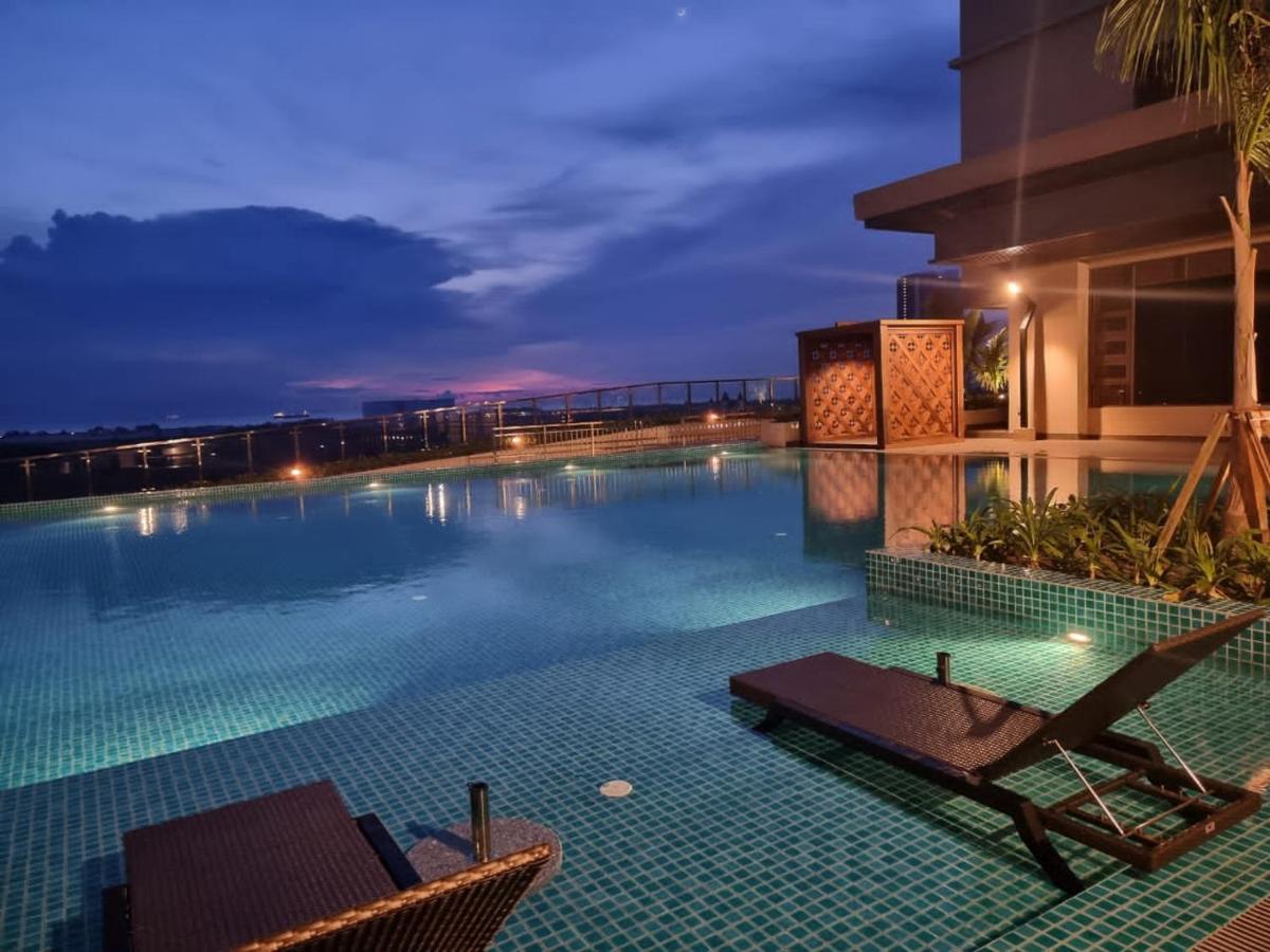 Luxury Couple Suites L Free Netflix L Massage Chair L Bathtub L Wifi 200Mbps L Town Area Bali Residence Malacca Ngoại thất bức ảnh