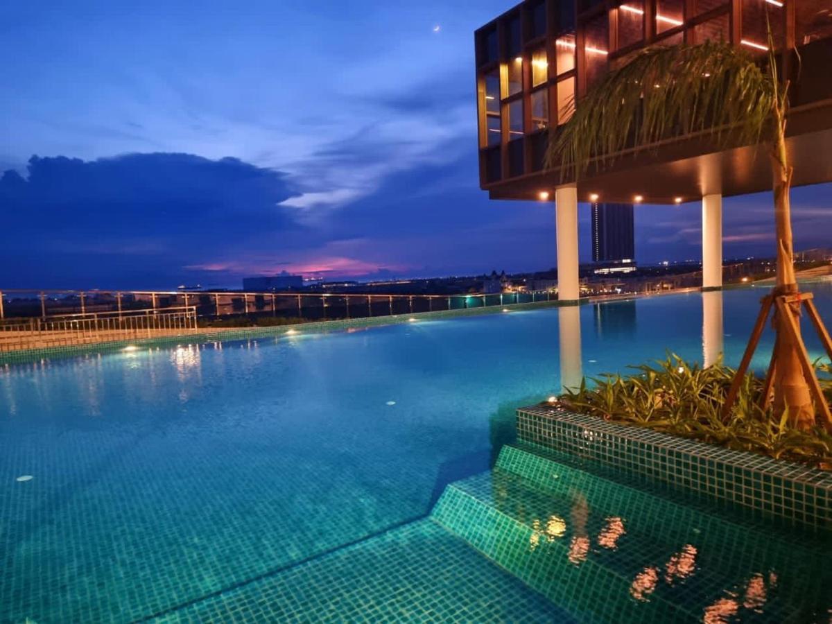 Luxury Couple Suites L Free Netflix L Massage Chair L Bathtub L Wifi 200Mbps L Town Area Bali Residence Malacca Ngoại thất bức ảnh