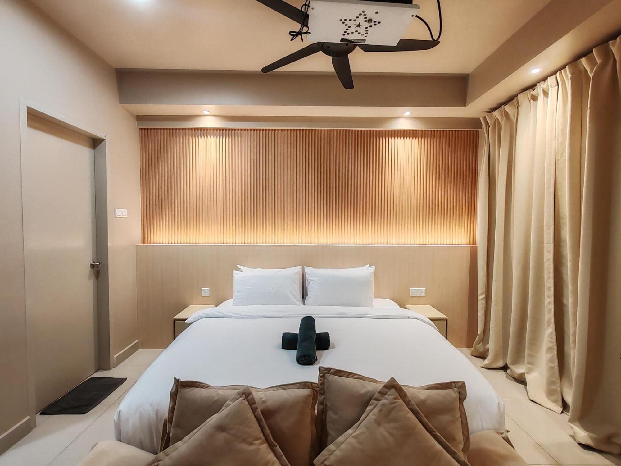 Luxury Couple Suites L Free Netflix L Massage Chair L Bathtub L Wifi 200Mbps L Town Area Bali Residence Malacca Phòng bức ảnh